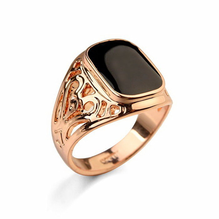 Кольцо с черным камнем из золота